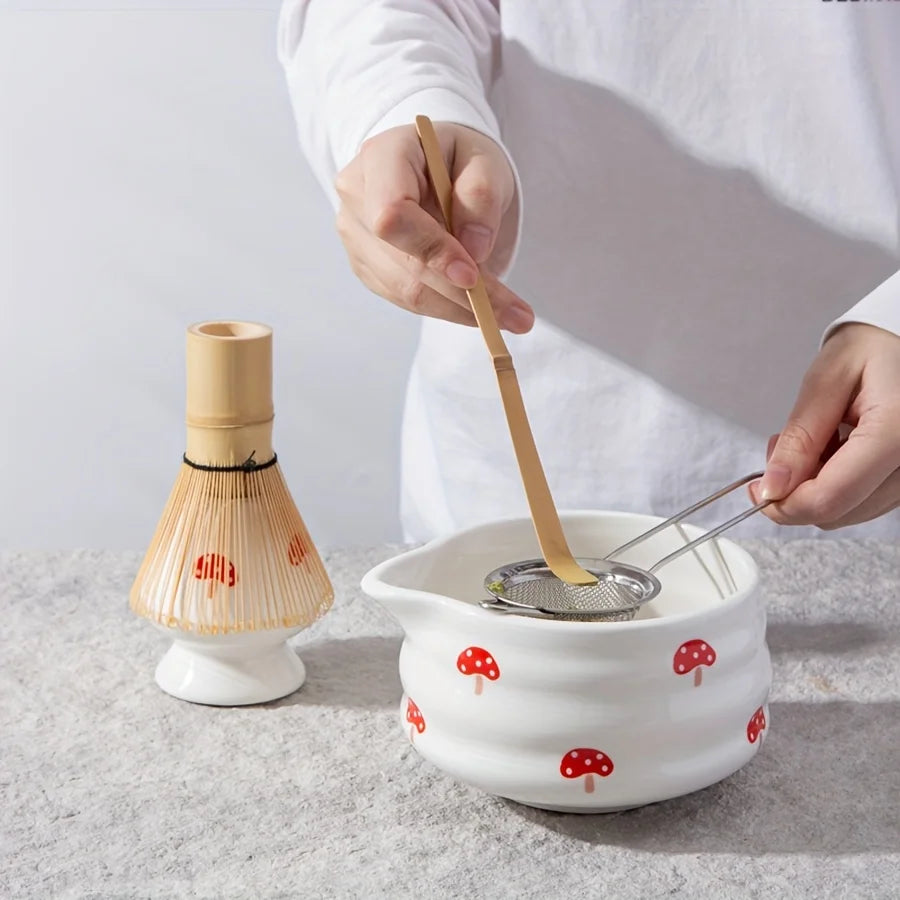 Bol à Matcha en Porcelaine 460ml avec Bec Verseur – Design Sakura, Fraise ou Champignon | Style Japonais Traditionnel